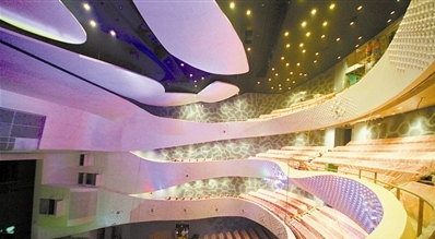 已进入装修收尾阶段的大连国际会议中心"心脏地带—大剧院.