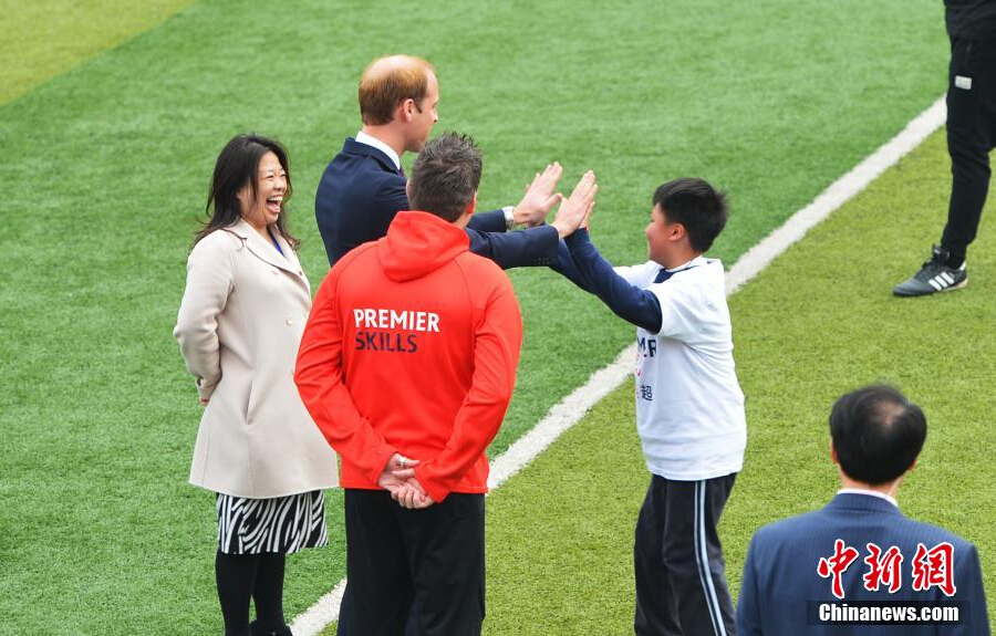 威廉王子参观上海南洋中学