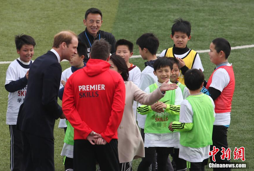 威廉王子参观上海南洋中学
