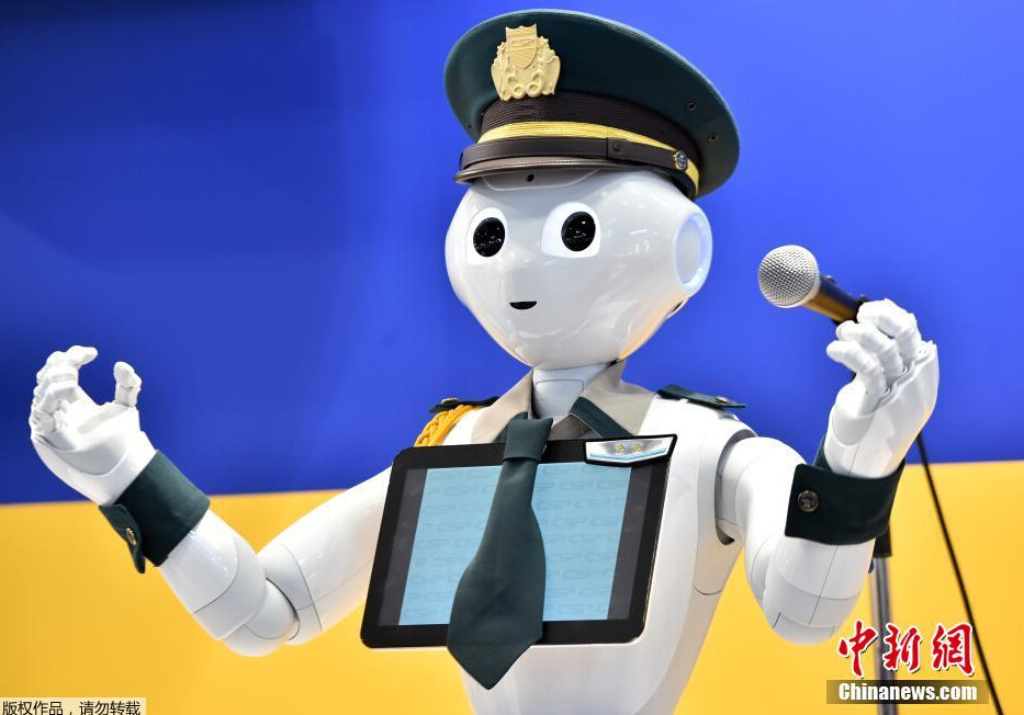 日本推安保机器人似警察