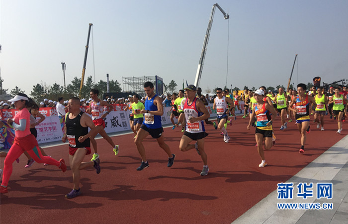 2017盘锦红海滩国际马拉松赛开跑 首设中国籍