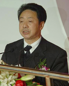 1973年4月—1975年11月共青团进贤县委员会书记,1975年12