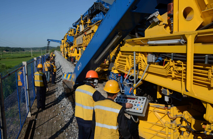 浅谈铁路大型养路机械清筛施工组织设计及其相关措施